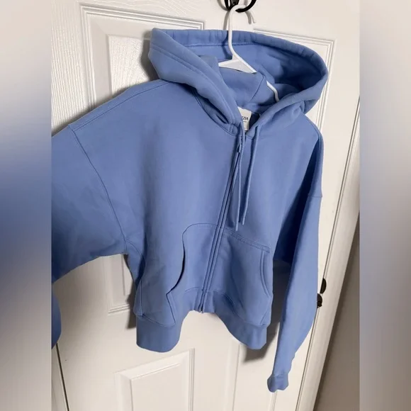 Aritzia | Cozy Sweatfleece Boyfriend Boxy Zip Hoodie in Dayflower Blue | Large - Picture 2 of 13